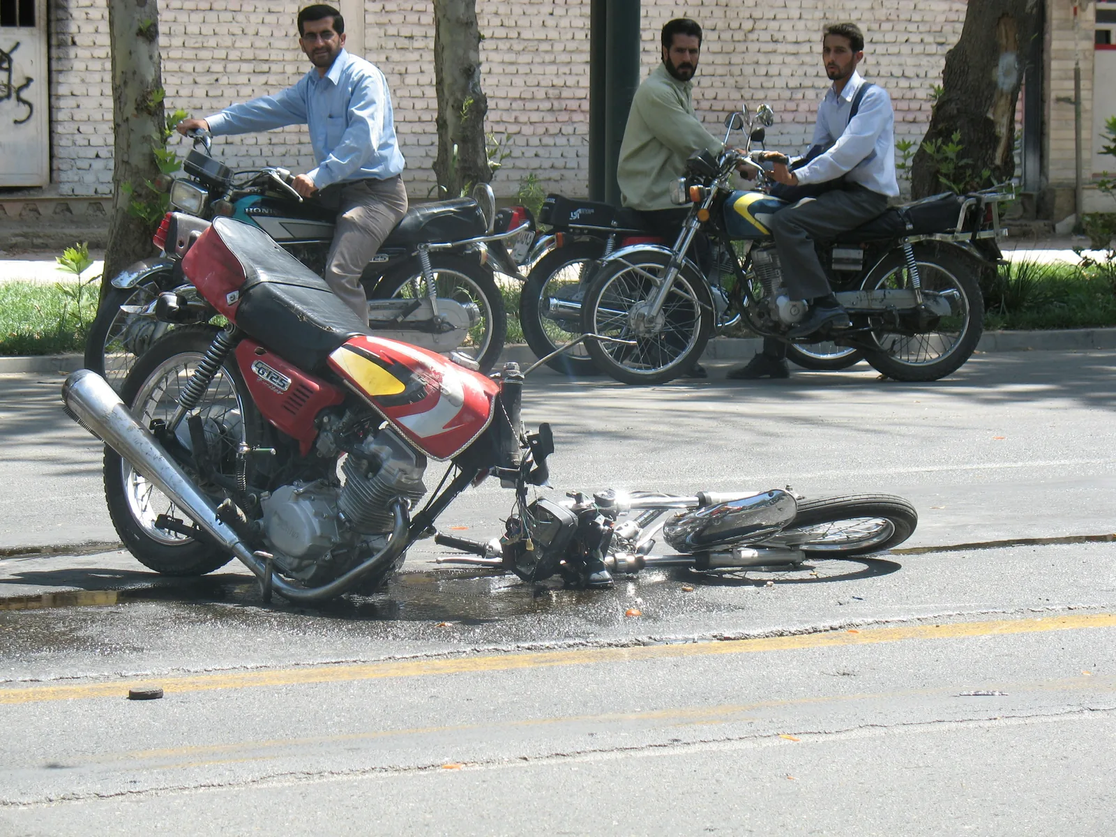Illustrative photo representing a Right turn across your path scenario